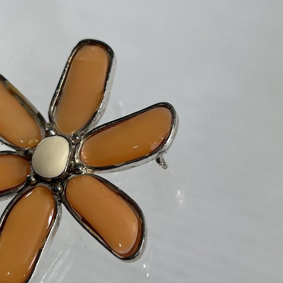 Flower Brooch Pin Pendant Silver Tone Enamel Peach 1.5" Across Daisy - Picture 5 of 6